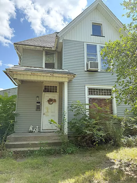 1504 W 3rd St, Dixon, IL 61021