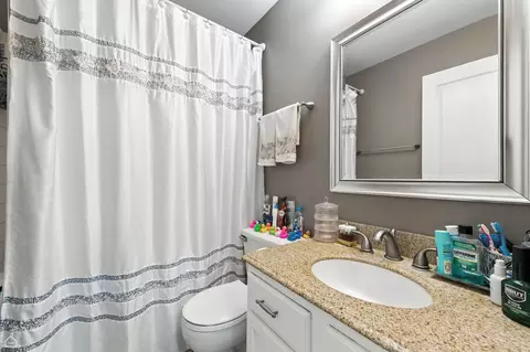 Bath - 1324 Smoketree Ln, Bartlett, IL 60103 photo 3 of 4