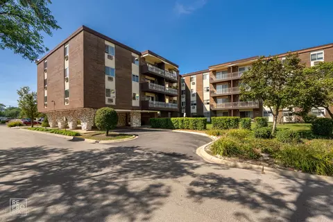 1311 S Finley Rd #204, Lombard, IL 60148