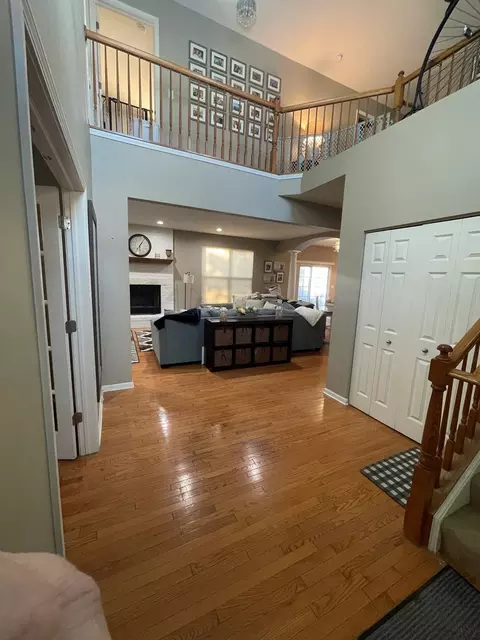 Entry Way - 186 Sunflower Ln, Bartlett, IL 60103 photo 3 of 5