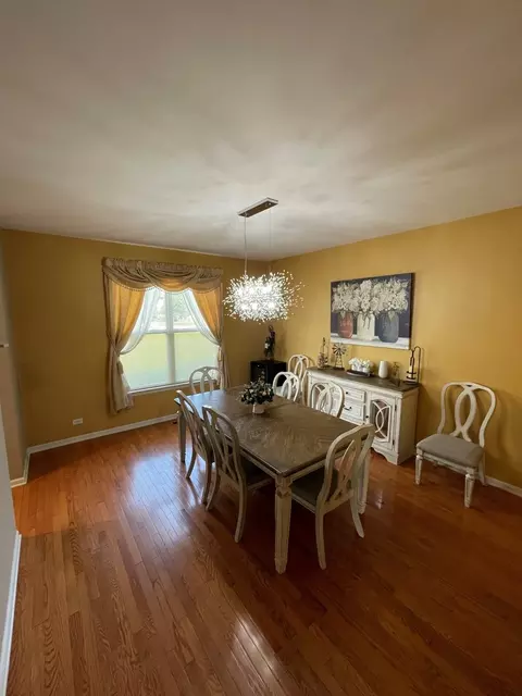 Dining - 186 Sunflower Ln, Bartlett, IL 60103 photo 2 of 2