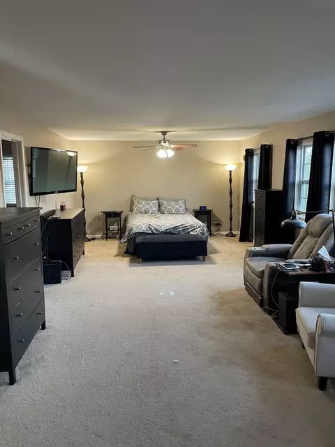 Bedroom - 186 Sunflower Ln, Bartlett, IL 60103 photo 2 of 3