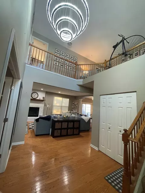 Entry Way - 186 Sunflower Ln, Bartlett, IL 60103 photo 2 of 5