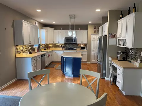Kitchen - 186 Sunflower Ln, Bartlett, IL 60103 photo 1 of 2