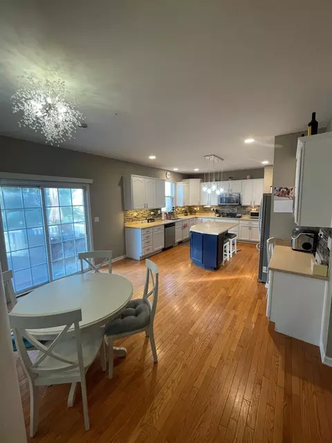 Kitchen - 186 Sunflower Ln, Bartlett, IL 60103 photo 2 of 2