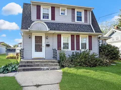 727 E Garden St, Freeport, IL 61032