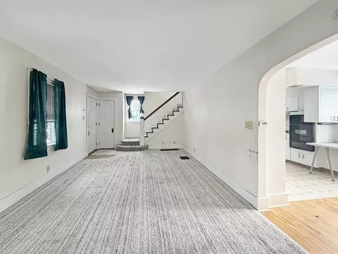 Living - 727 E Garden St, Freeport, IL 61032 photo 1 of 4