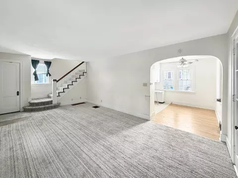Living - 727 E Garden St, Freeport, IL 61032 photo 3 of 4