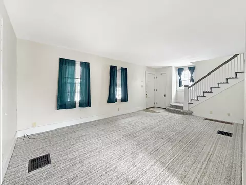 Living - 727 E Garden St, Freeport, IL 61032 photo 4 of 4