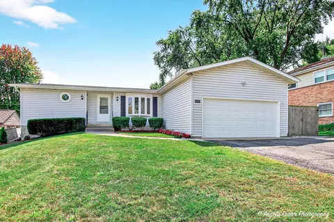 3203 Miller Dr, Mchenry, IL 60050