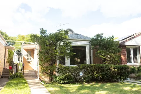 3110 W Jarvis Ave, Chicago, IL 60645
