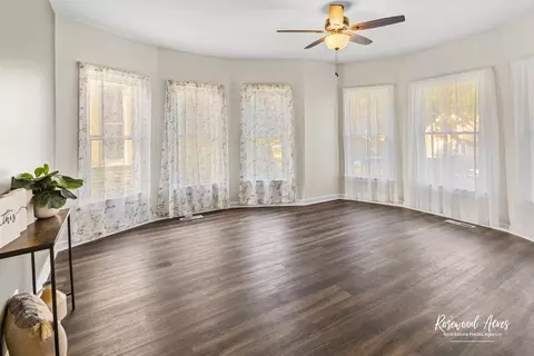 Living - 837 S 4th Ave, Kankakee, IL 60901 photo 2 of 4