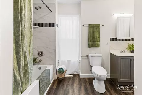 Bath - 837 S 4th Ave, Kankakee, IL 60901 photo 2 of 2