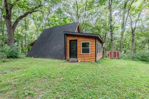 19 Navajo Ct, Putnam, IL 61560