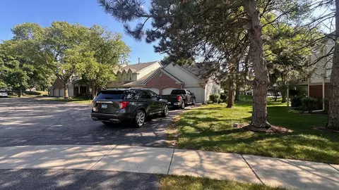 1301 Timberwood Ct #D1, Schaumburg, IL 60193