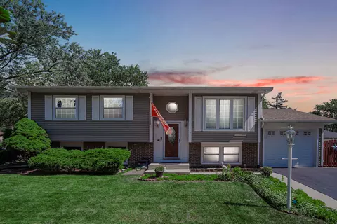112 S Orchard Dr, Bolingbrook, IL 60440