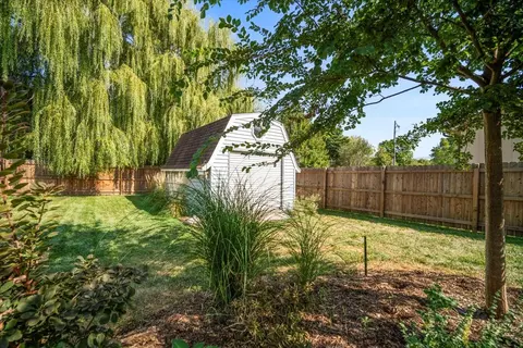 Exterior - 1002 N Fell Ave, Normal, IL 61761 photo 6 of 7