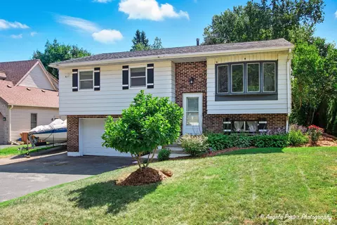 1403 May Ave, Johnsburg, IL 60051