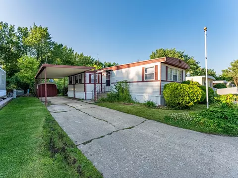 2571 Lilac Ln, Sycamore, IL 60178