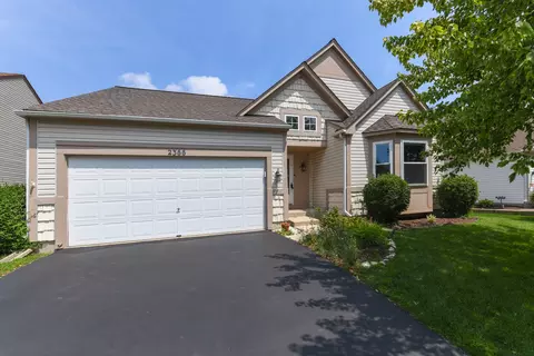 2366 Nantucket Ln, Elgin, IL 60123