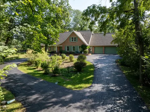7 Old Hunt Rd, Northfield, IL 60093