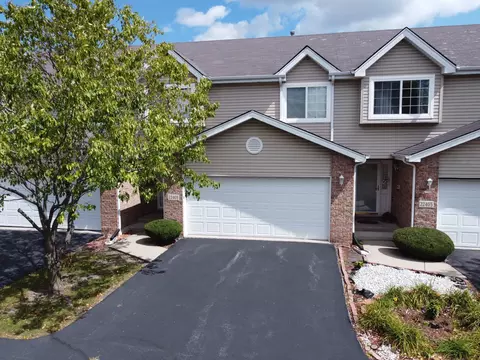 22403 Lakeshore Dr, Richton Park, IL 60471