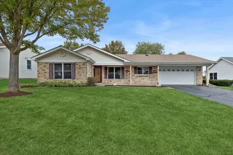 1362 S Parkview Ter, Algonquin, IL 60102