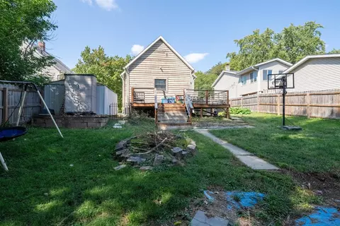 Exterior - 807 E Wood St, Bloomington, IL 61701 photo 5 of 8