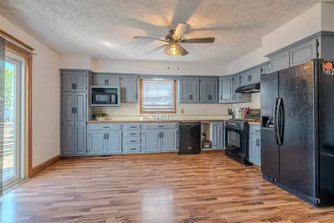 Kitchen - 807 E Wood St, Bloomington, IL 61701 photo 1 of 2