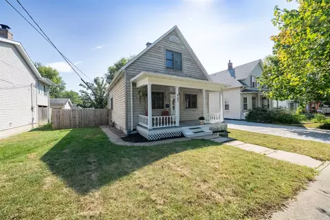Exterior - 807 E Wood St, Bloomington, IL 61701 photo 3 of 8