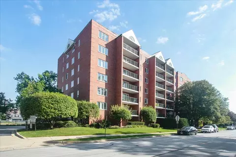 1600 E Thacker St #706, Des Plaines, IL 60016