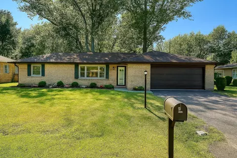 55 Cherry Dr, Kankakee, IL 60901
