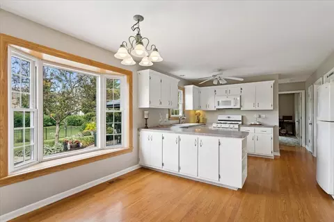 1572 Clemson Dr, Naperville, IL 60565 photo 14
