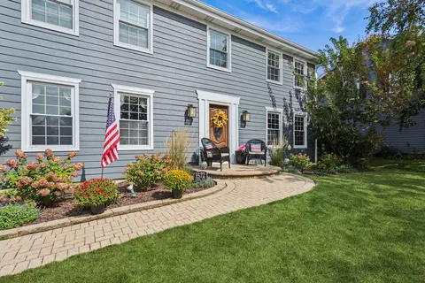 1572 Clemson Dr, Naperville, IL 60565 photo 2