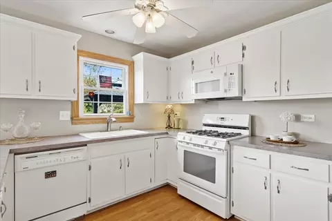 1572 Clemson Dr, Naperville, IL 60565 photo 15