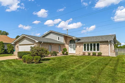 17389 Highwood Dr, Orland Park, IL 60467