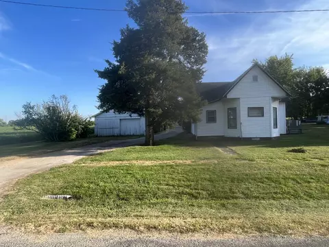 409 Illinois St, Kansas, IL 61933