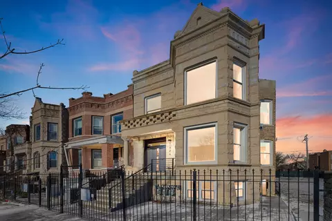 3824 W Arthington St, Chicago, IL 60624