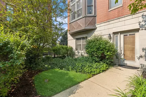 743 W 15th St, Chicago, IL 60607