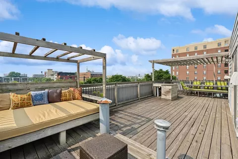 Exterior - 743 W 15th St, Chicago, IL 60607 photo 3 of 7