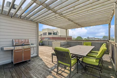 Exterior - 743 W 15th St, Chicago, IL 60607 photo 6 of 7