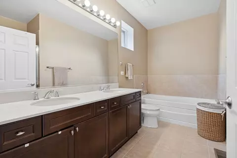 Bath - 743 W 15th St, Chicago, IL 60607 photo 1 of 3