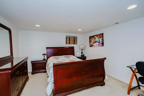Bedroom - 2009 Dundee Rd, Northbrook, IL 60062 photo 5 of 8