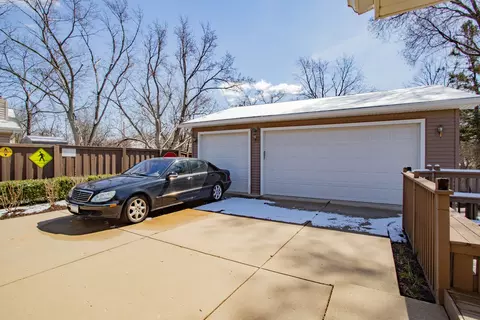 Exterior - 2009 Dundee Rd, Northbrook, IL 60062 photo 4 of 7