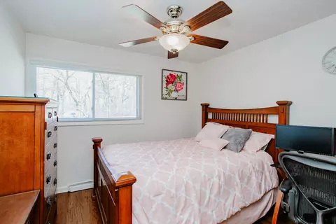 Bedroom - 2009 Dundee Rd, Northbrook, IL 60062 photo 4 of 8