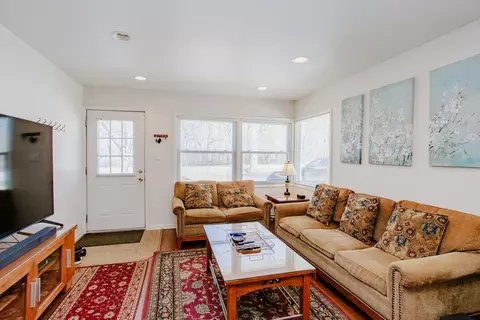 Living - 2009 Dundee Rd, Northbrook, IL 60062 photo 1 of 4
