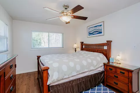 Bedroom - 2009 Dundee Rd, Northbrook, IL 60062 photo 3 of 8