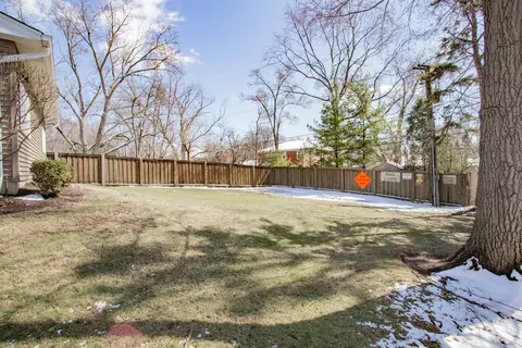 Exterior - 2009 Dundee Rd, Northbrook, IL 60062 photo 7 of 7