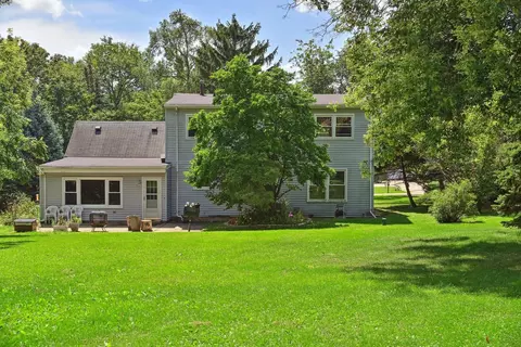Exterior - 910 Vera Ln, Wheeling, IL 60090 photo 4 of 10