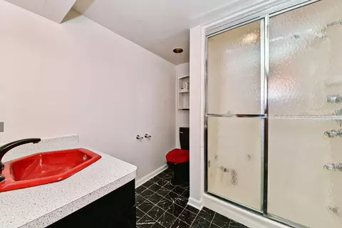 Bath - 910 Vera Ln, Wheeling, IL 60090 photo 3 of 3